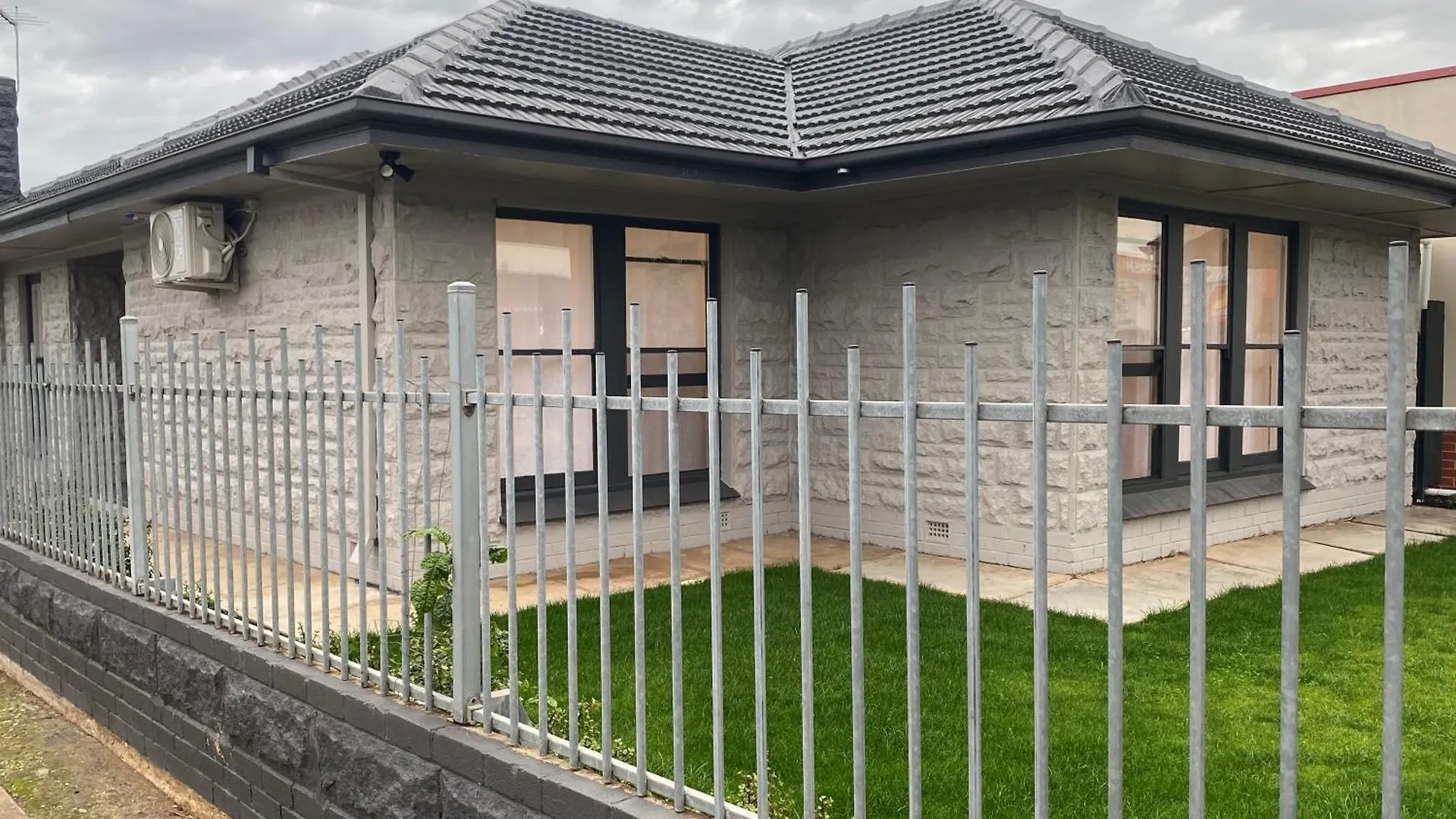 Holiday home Beautiful 3 Bedrooms Bnb Between Airport And Sea Cheltenham Australia