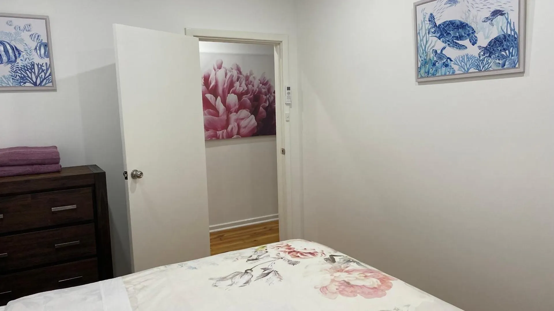 Beautiful 3 Bedrooms Bnb Between Airport And Sea Cheltenham