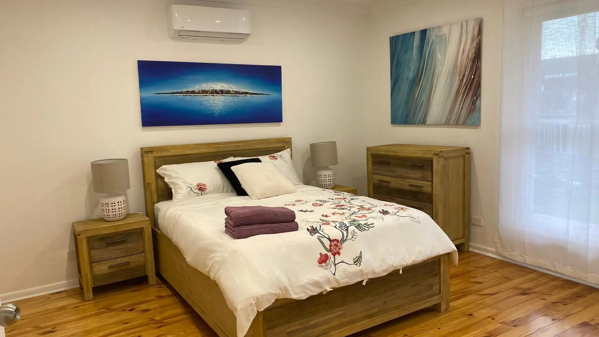 Beautiful 3 Bedrooms Bnb Between Airport And Sea Cheltenham Holiday home