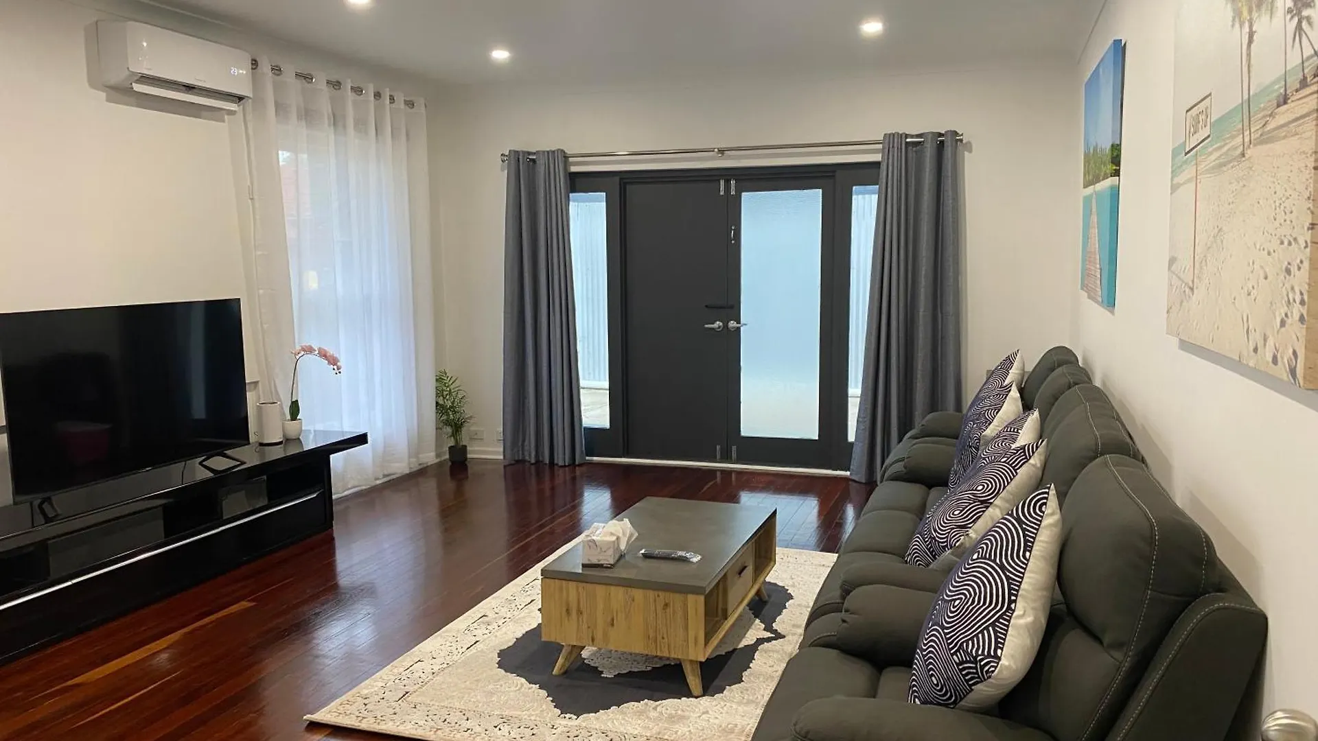 Beautiful 3 Bedrooms Bnb Between Airport And Sea Cheltenham