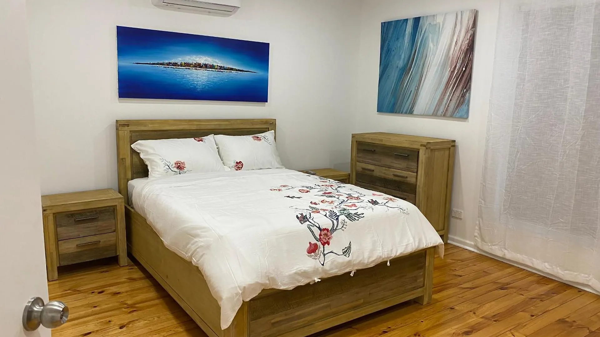 Beautiful 3 Bedrooms Bnb Between Airport And Sea contacts
